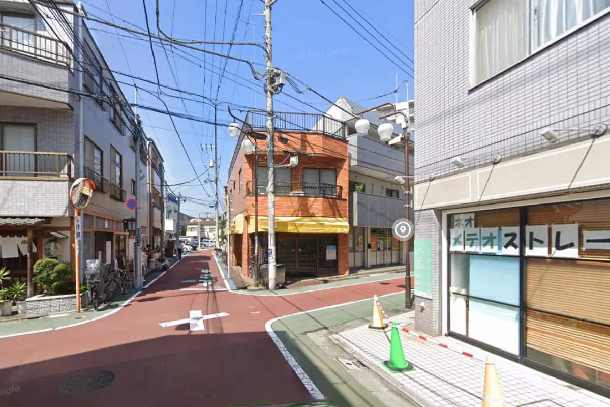 道沿いを進んだ先の様子。精肉赤堀付近をそのまま進みます
